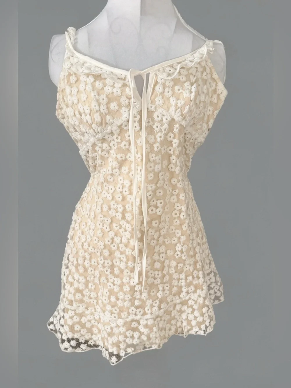 Lulus NWOT White Daisy 3D Lace Tie Front Illusion Ruffle Mini Dress Small S